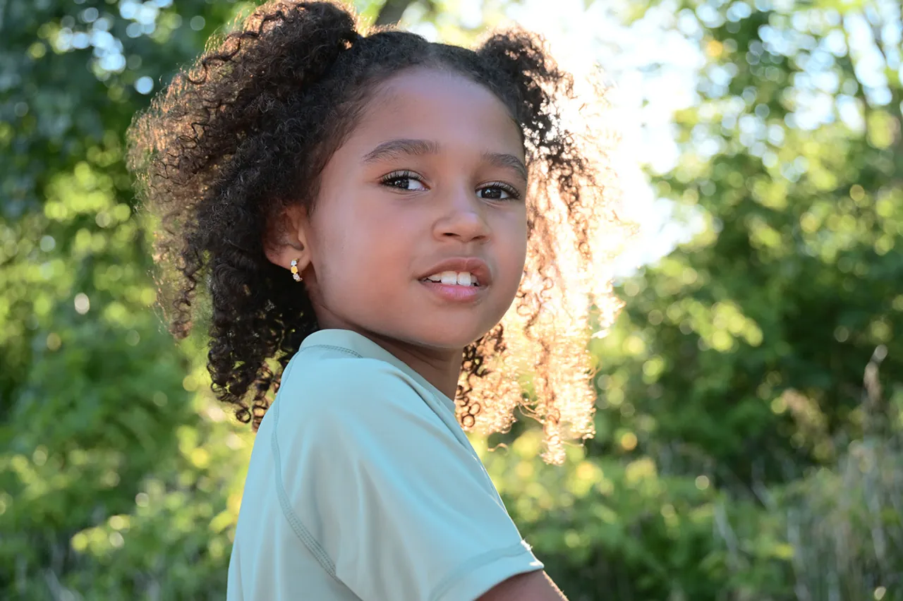 Official Nikon Z5IIC sample photo: backlit portrait with Imaging Recipe